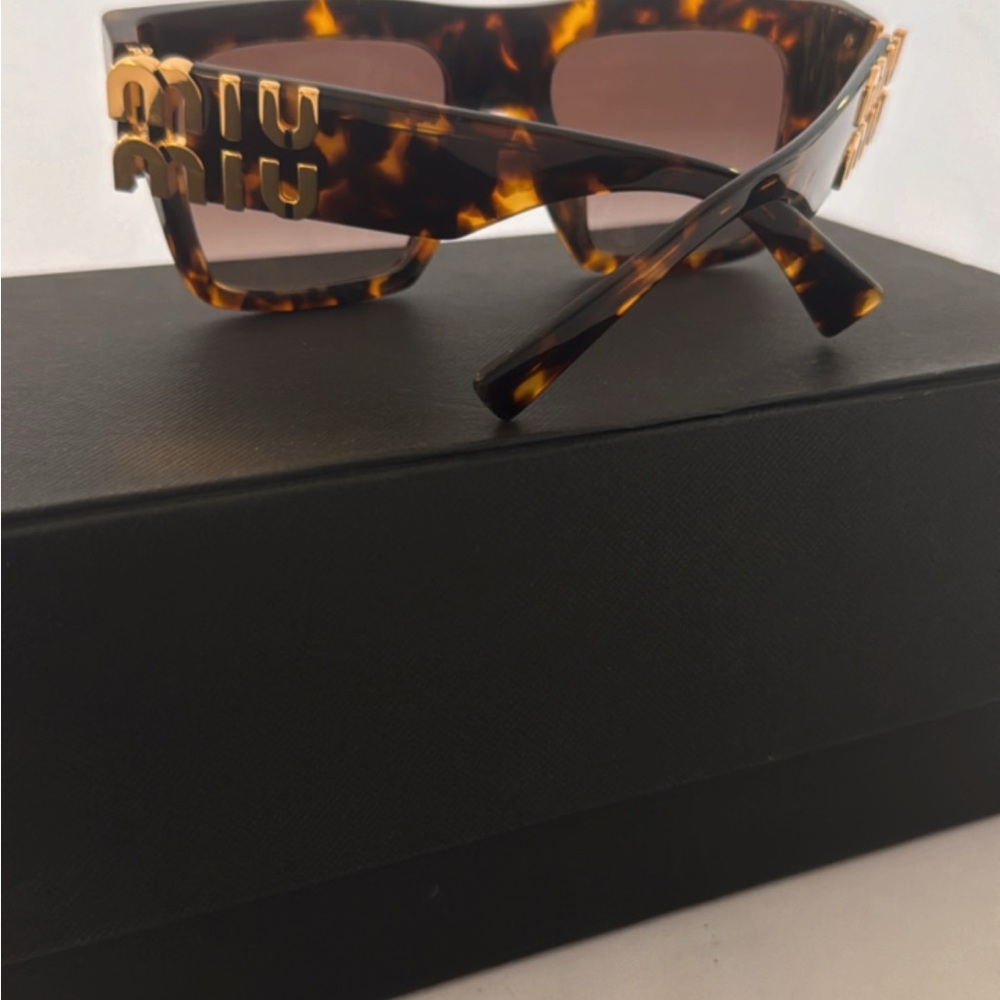 Miu Miu MU 10WS Square Sunglasses 55mm Tortoise Gold Logo - Picture 5 of 5